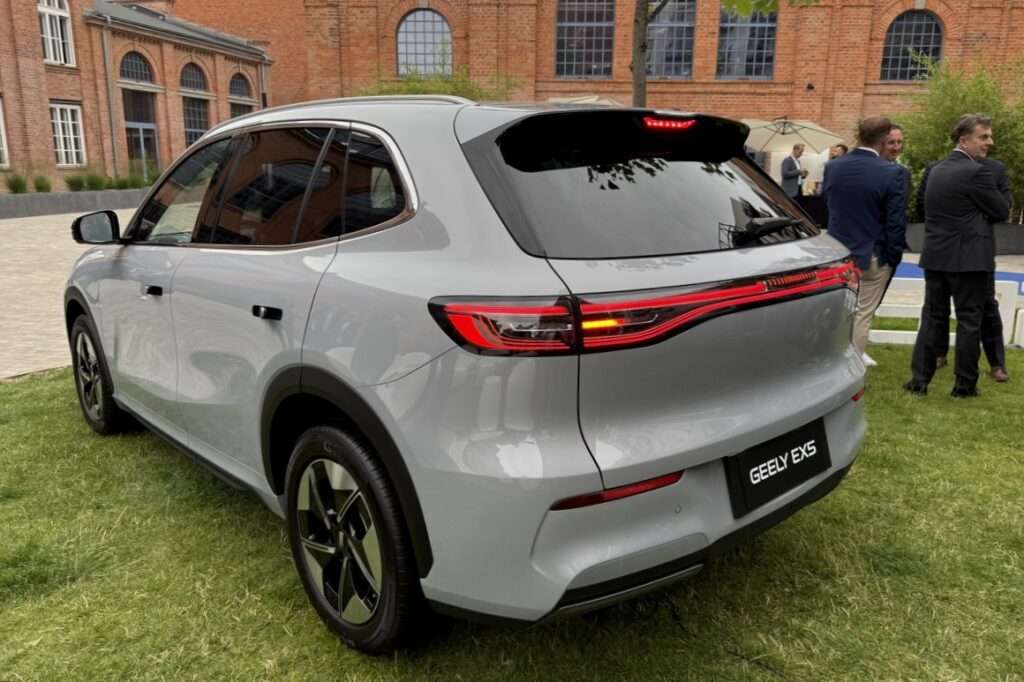 Geely działa w Polsce. Elektryczny EX5 w leasingu od 699 zł 1 geely 3