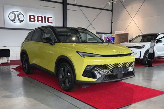 BAIC 5 w wersji Business kosztuje w Polsce od 99 900 zł