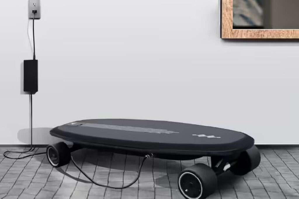 Fang Cheng Bao Ti7 z zaskakującym dodatkiem. Elektryczna deskorolka za 2,3 tys. zł wyprzedana 1 deskorolka 1