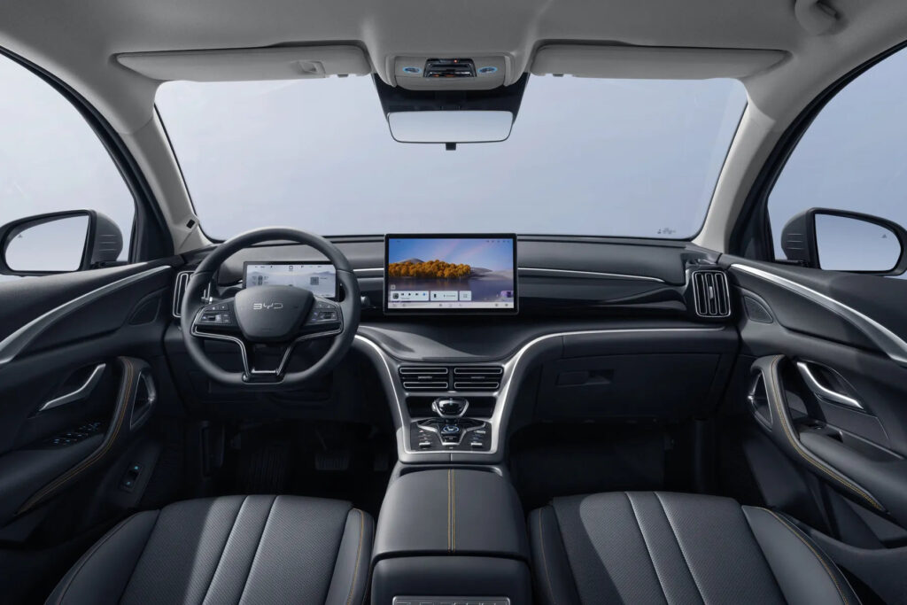 Nowy SUV BYD Sealion 5 DM-i w wersji wyposażenia Design przeznaczonej na polski rynek