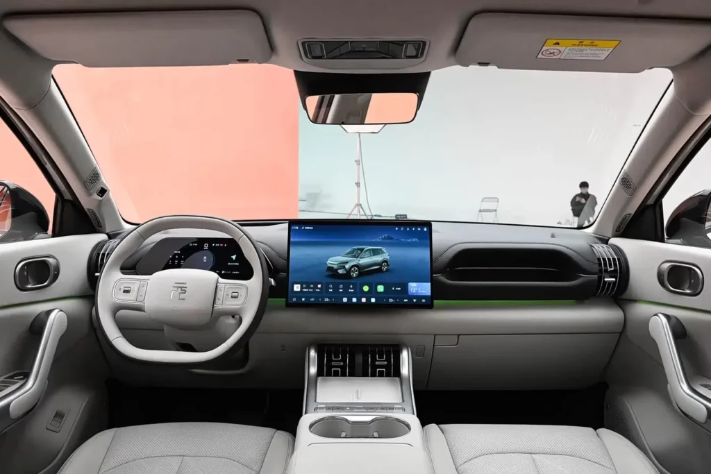 Nowy BYD Atto 3: Większy zasięg, RWD i cena od 69 000 zł w Chinach 2 Nowy BYD Atto 3