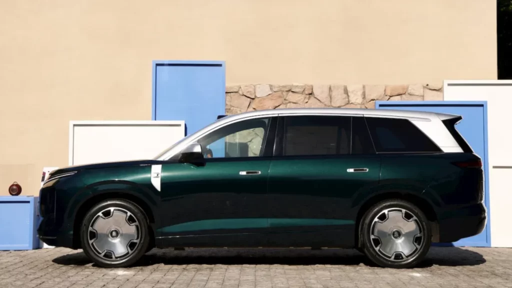 BYD prezentuje magnetyczny pilot do auta. Jak działa nowe urządzenie 1 BYD
