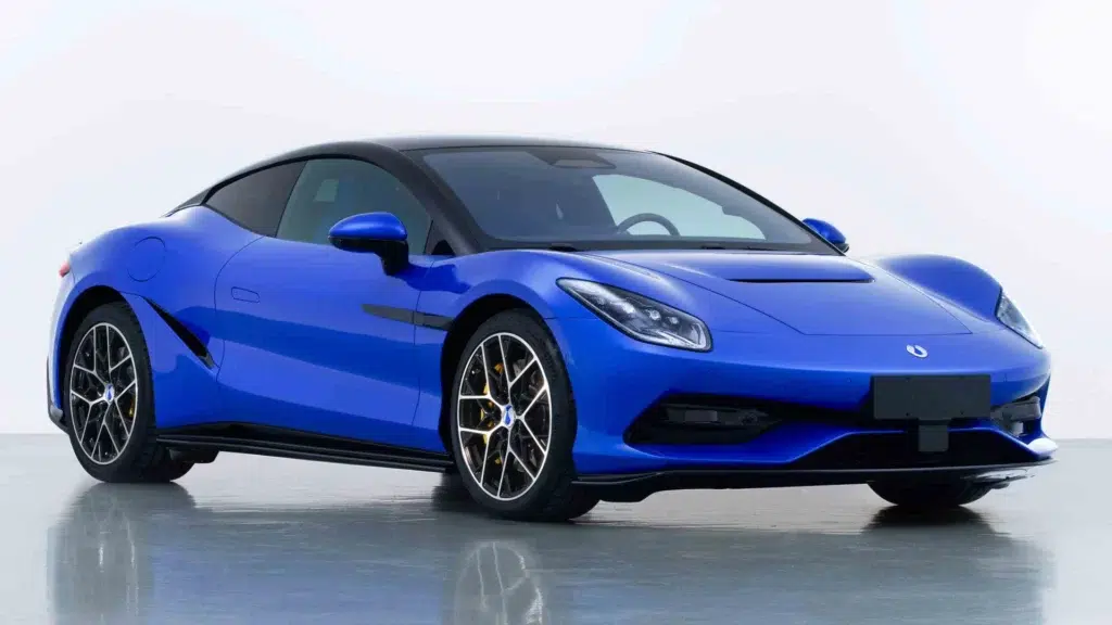 Denza Z kontra Porsche 911 Turbo S. BYD jedzie do Goodwood z 1582 KM i 4 miejscami 2 Denza Denza Z