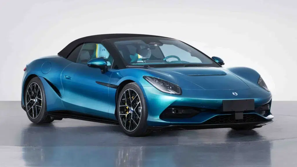 Denza Z kontra Porsche 911 Turbo S. BYD jedzie do Goodwood z 1582 KM i 4 miejscami 1 Denza Denza Z