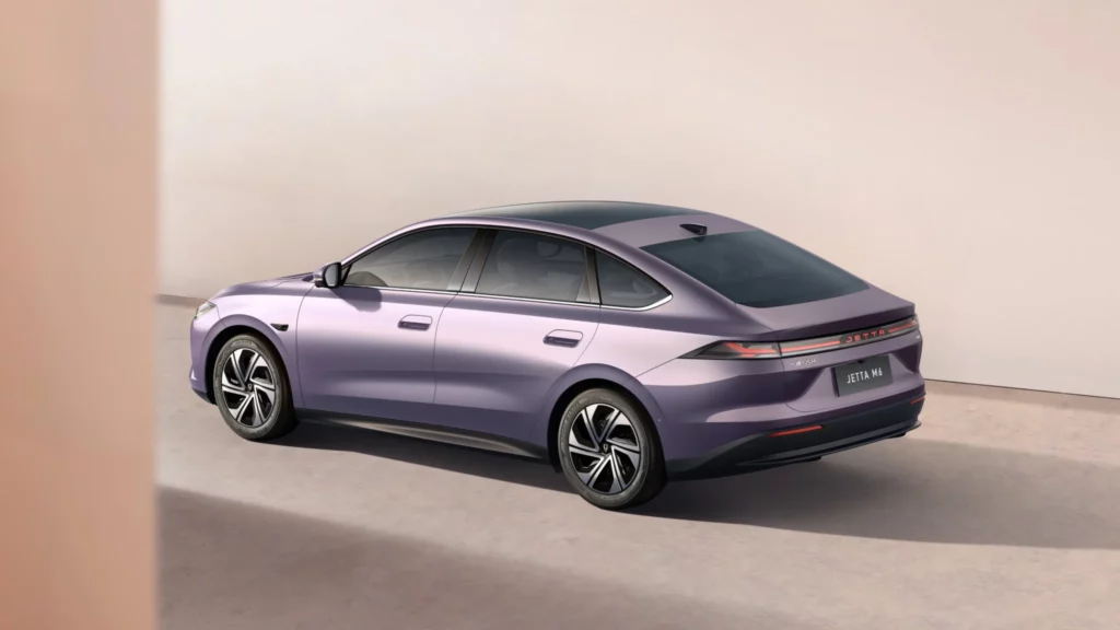 Jetta M6 EV. Wnętrze sedana zamienia się w podwójne łóżko 3 Jetta M6 EV detal deski rozdzielczej