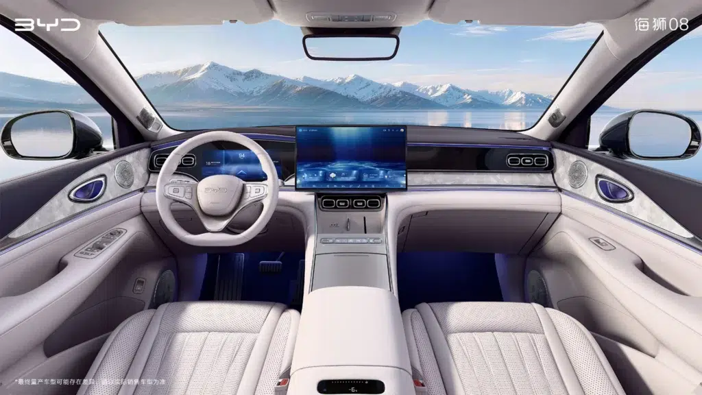 BYD Sealion 08 w przedsprzedaży. Flagowy SUV serii Ocean kosztuje od 175 000 zł 1 BYD Sealion 08 – wnętrze z fotelami kapitańskimi w drugim rzędzie