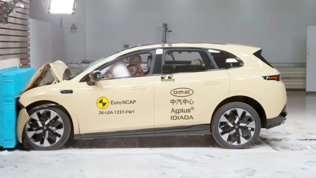 Geely, Leapmotor i GAC Aion zdobyły pięć gwiazdek w testach Euro NCAP 1 Leapmotor B05 – próba boczna nowego kompaktowego modelu z Chin