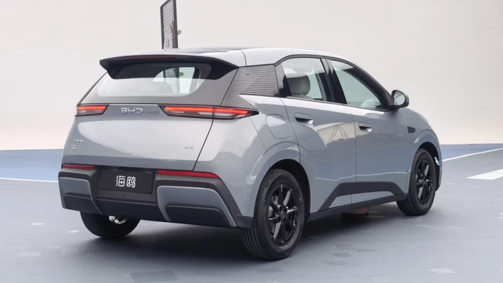 Wnętrze BYD Seagull z wielkim ekranem o przekątnej 15,6 cala na desce rozdzielczej